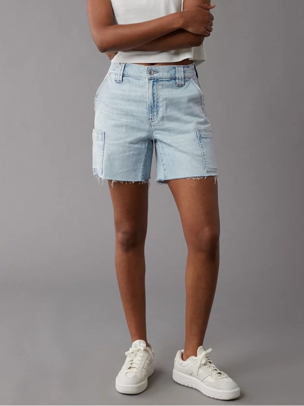 AE 6" Stretch Perfect Cargo Denim Short. Size 10.